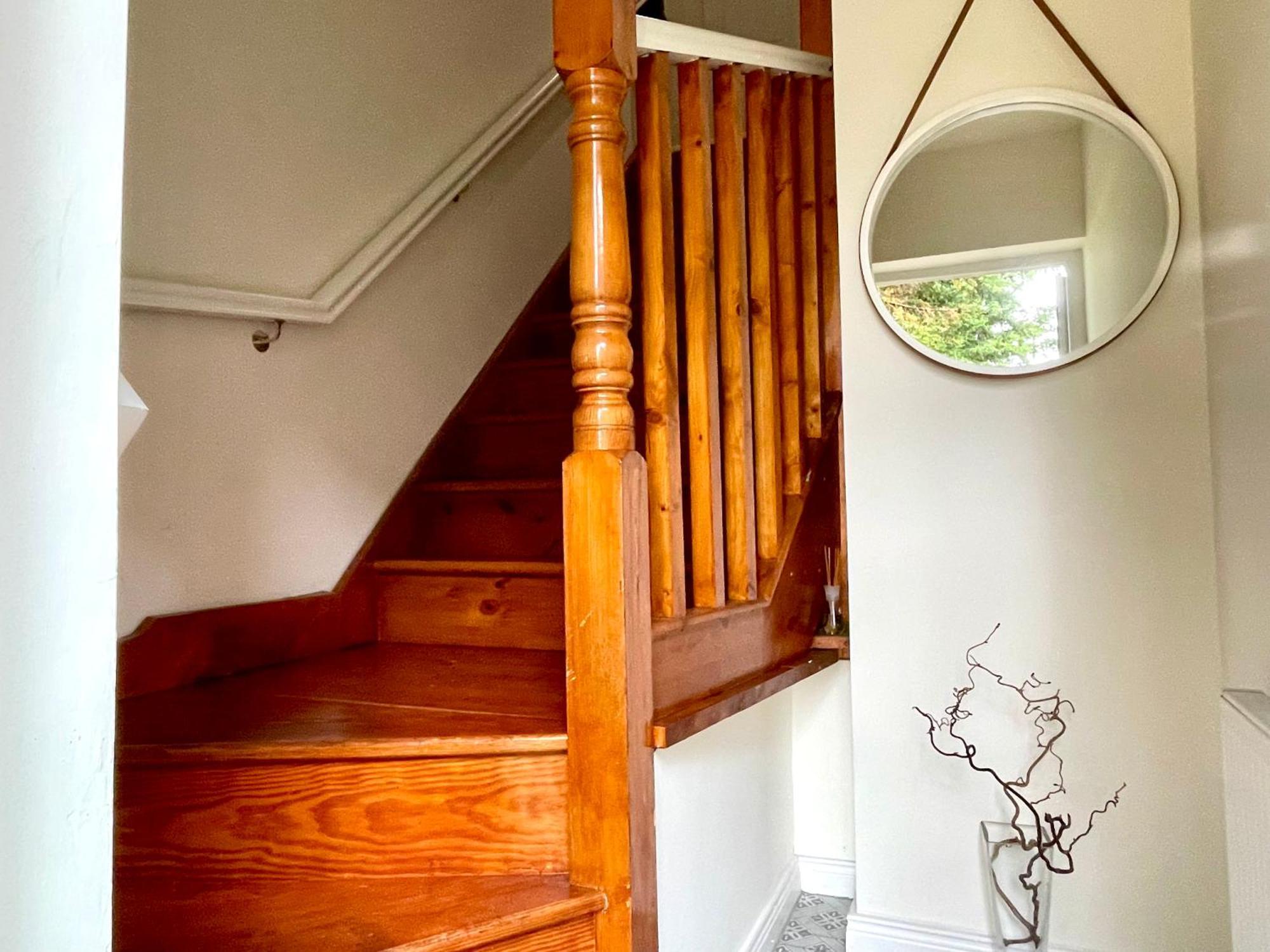 Cosy First Floor Loft Apartment Omagh Esterno foto