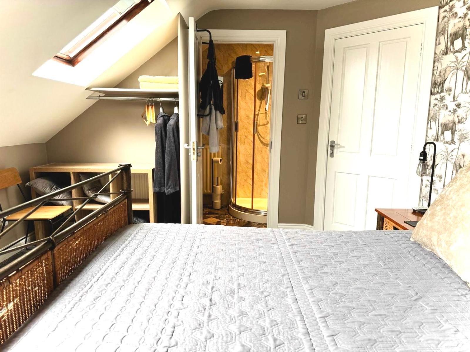 Cosy First Floor Loft Apartment Omagh Esterno foto