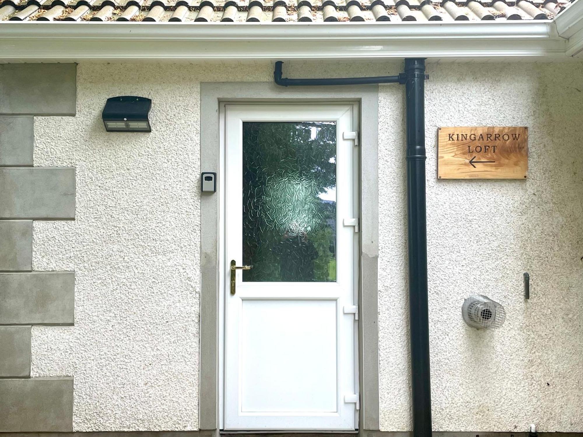 Cosy First Floor Loft Apartment Omagh Esterno foto